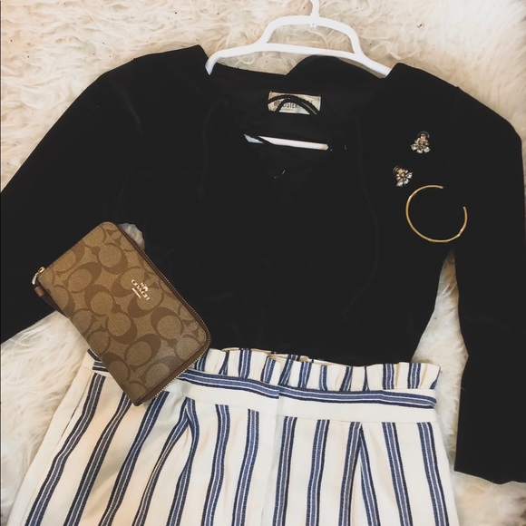 NWOT Hollister Black Velvet Bodysuit - Picture 2 of 6